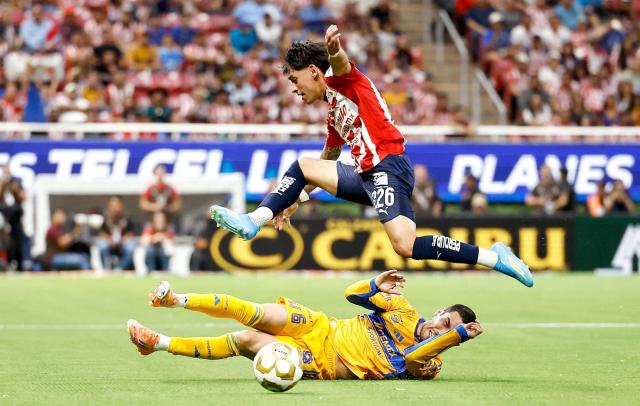 Guadalajara's midfielder #226 Santiago Sandoval and Tigres' midfielder #06 Juan Pablo Vigon fight for the ball during the Liga MX Clausura quarter-finals second leg football match between Guadalajara and Tigres at Akron Stadium in Guadalajara, Jalisco state, Mexico on May 9, 2026. (Photo by ULISES RUIZ / AFP)