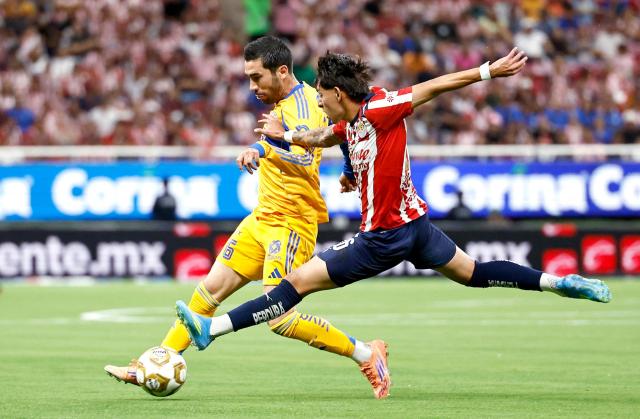 Guadalajara's midfielder #226 Santiago Sandoval and Tigres' midfielder #06 Juan Pablo Vigon fight for the ball during the Liga MX Clausura quarter-finals second leg football match between Guadalajara and Tigres at Akron Stadium in Guadalajara, Jalisco state, Mexico on May 9, 2026. (Photo by ULISES RUIZ / AFP)