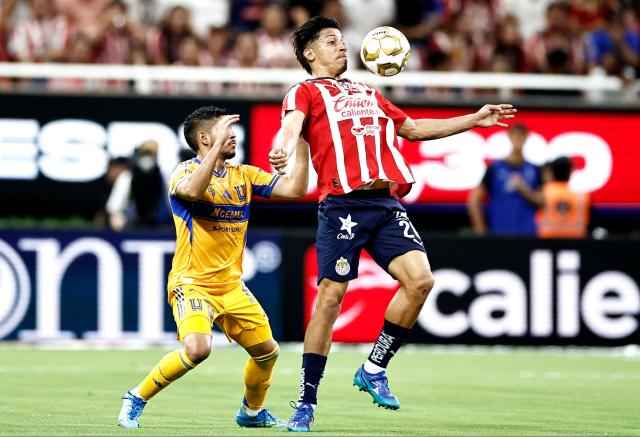 Tigres' midfielder #14 Jesus Garza and Guadalajara's forward #20 Angel Sepulveda fight for the ball during the Liga MX Clausura quarter-finals second leg football match between Guadalajara and Tigres at Akron Stadium in Guadalajara, Jalisco state, Mexico on May 9, 2026. (Photo by Ulises Ruiz / AFP)