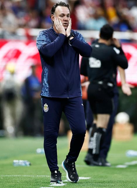Guadalajara's Argentine head coach Gabriel Milito gestures during the Liga MX Clausura quarter-finals second leg football match between Guadalajara and Tigres at Akron Stadium in Guadalajara, Jalisco state, Mexico on May 9, 2026. (Photo by Ulises Ruiz / AFP)