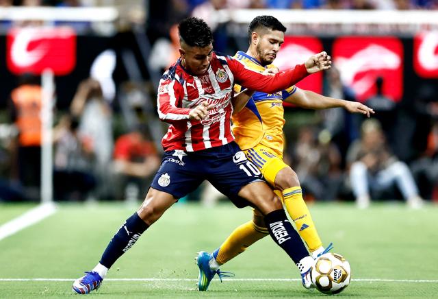 Guadalajara's forward #10 Efrain Alvarez and Tigres' midfielder #14 Jesus Garza fight for the ball during the Liga MX Clausura quarter-finals second leg football match between Guadalajara and Tigres at Akron Stadium in Guadalajara, Jalisco state, Mexico on May 9, 2026. (Photo by Ulises Ruiz / AFP)