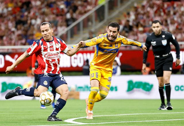 Guadalajara's midfielder #28 Fernando Gonzalez and Tigres' midfielder #06 Juan Pablo Vigon fight for the ball during the Liga MX Clausura quarter-finals second leg football match between Guadalajara and Tigres at Akron Stadium in Guadalajara, Jalisco state, Mexico on May 9, 2026. (Photo by ULISES RUIZ / AFP)