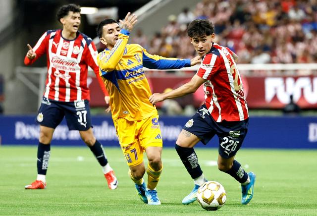 Tigres' Argentine forward #07 Angel Correa and Guadalajara's midfielder #226 Santiago Sandoval fight for the ball during the Liga MX Clausura quarter-finals second leg football match between Guadalajara and Tigres at Akron Stadium in Guadalajara, Jalisco state, Mexico on May 9, 2026. (Photo by ULISES RUIZ / AFP)