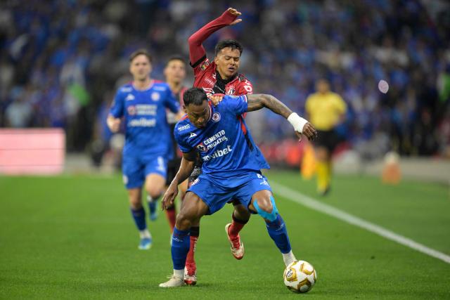 Cruz Azul's Colombian defender #04 Willer Ditta (in front) and Atlas' midfielder #199 Sergio Hernandez (behind) fight for the ball during the Liga MX Clausura quarter-finals second leg football match between Cruz Azul and Atlas at Banorte Stadium in Mexico City on May 9, 2026. (Photo by Alfredo ESTRELLA / AFP)