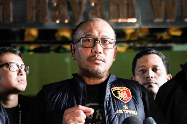 Wira Satya Triputra, Director of General Crimes at the Indonesian National Police Criminal Investigation Agency, speaks to the media after a raid on an alleged online gambling operation at the Hayam Wuruk Plaza office building in Jakarta on May 10, 2026. Indonesian police and immigration authorities said they arrested 321 foreign nationals, including suspects from Vietnam, China, Myanmar, Laos, Thailand, Malaysia and Cambodia. (Photo by Aditya Irawan / AFP)