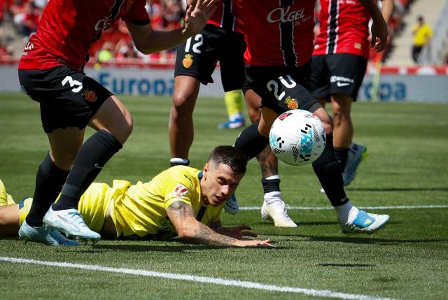Villarreal’s Spanish forward #11 Alfonso Gonzalez  falls during the Spanish league football match between RCD Mallorca and Villarreal CF at Mallorca Son Moix Stadium in Palma de Mallorca on May 10, 2026. (Photo by JAIME REINA / AFP)