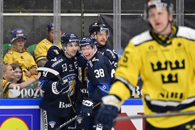 CORRECTION / Finland's Ville Heinola (L, 41) celebrates with Aku Räty (2nd L, 38) after scoring the opening goal during the ice hockey Euro Hockey Tour (EHT) Beijer Hockey Games match between Sweden and Finland at Catena Arena in Angelholm, Sweden, on May 10, 2026. (Photo by Johan Nilsson/TT / TT News Agency / AFP) / Sweden OUT / The erroneous mention[s] appearing in the metadata of this photo by Johan Nilsson/TT has been modified in AFP systems in the following manner: [Aku Räty] instead of [Aky Räty]. Please immediately remove the erroneous mention[s] from all your online services and delete it (them) from your servers. If you have been authorized by AFP to distribute it (them) to third parties, please ensure that the same actions are carried out by them. Failure to promptly comply with these instructions will entail liability on your part for any continued or post notification usage. Therefore we thank you very much for all your attention and prompt action. We are sorry for the inconvenience this notification may cause and remain at your disposal for any further information you may require.