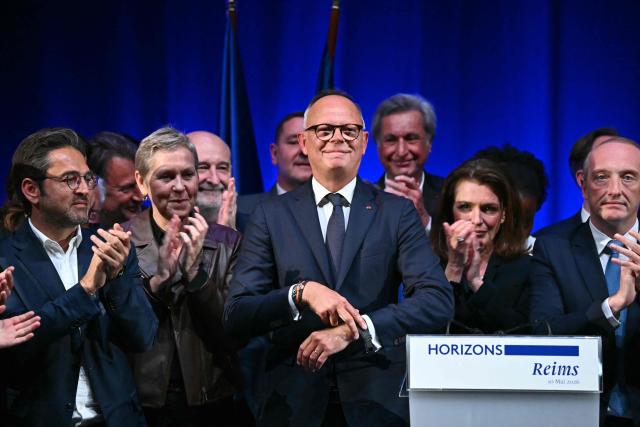 French right-wing party Horizons founder and president, mayor of Le Havre and candidate for the 2027 French presidential election Edouard Philippe (C) stands on stage with (From L) Reims' mayor Arnaud Robinet, France’s junior Minister in charge of artificial intelligence Anne Le Henanff, former journalist turned politician Patrick de Carolis, Pays de la Loire region president Christelle Morancais and MP Laurent Marcangeli, at the end of a party’s senior officials rally in Reims on May 10, 2026. (Photo by Martin BUREAU / AFP)