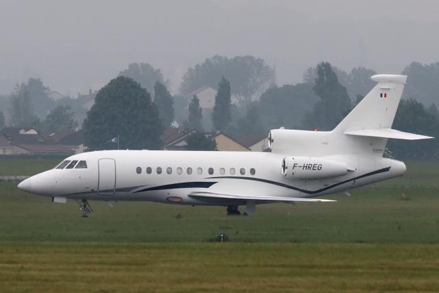 The plane repatriating French national passengers of the MV Hondius, where an outbreak of hantavirus has been detected, lands in Le Bourget, in the outskirts of Paris on May 10, 2026. The evacuation of the approximately 150 passengers and crew members of the MV Hondius, where an outbreak of hantavirus has been detected, began on on May 10, 2026 with the Spanish and French nationals at a port on the island of Tenerife in the Canary Islands; the operation, which is being closely monitored, is set to continue until May 11. The World Health Organisation (WHO) has identified six confirmed cases of hantavirus out of eight suspected cases, including three people who have died from this known but rare virus, for which there is neither a vaccine nor a treatment. (Photo by Xavier GALIANA / AFP)
