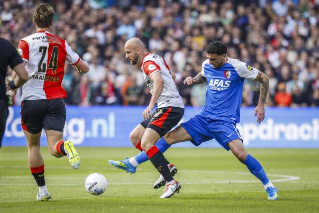 Feyenoord's Austrian defender #18 Gernot Trauner (C) and AZ Alkmaar's Irish forward #09 Troy Parrott (R) fight for the ball during the Dutch Eredivisie football match between Feyenoord and AZ Alkmaar at The Feyenoord "De Kuip" Stadium in Rotterdam on May 10, 2026. (Photo by Bas Czerwinski / ANP / AFP)