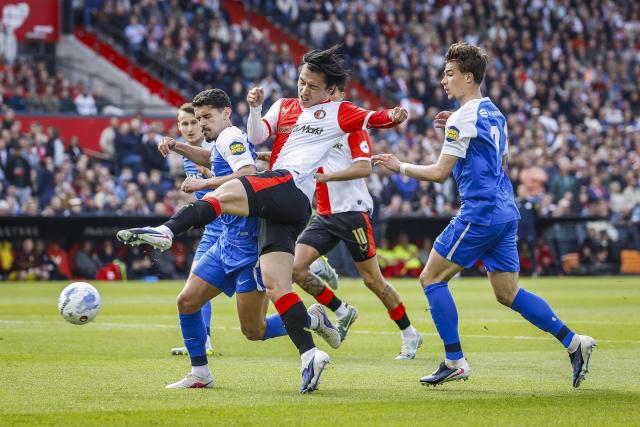 AZ Alkmaar's Portuguese defender #05 Alexandre Penetra (L) and Feyenoord's Japanese forward #09 Ayase Ueda fight for the ball during the Dutch Eredivisie football match between Feyenoord and AZ Alkmaar at The Feyenoord "De Kuip" Stadium in Rotterdam on May 10, 2026. (Photo by Bas Czerwinski / ANP / AFP)
