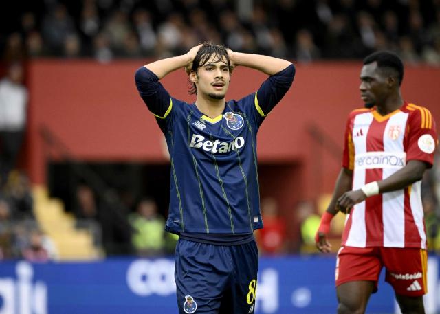 FC Porto's Portuguese midfielder #86 Rodrigo Mora reacts after missing a goal opportunity during the Portuguese League football match between AVS Futebol SAD and FC Porto at at CD Aves stadium in Vila das Aves on May 10, 2026. (Photo by Miguel RIOPA / AFP)