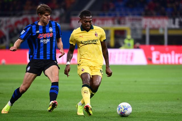 Atalanta's Belgian forward #17 Charles De Ketelaere (L) fights for the ball with AC Milan's Portuguese forward #10 Rafael Leao during the Italian Serie A football match between AC Milan and Atalanta Bergamo at San Siro Stadium in Milan on May 10, 2026. (Photo by Piero CRUCIATTI / AFP)
