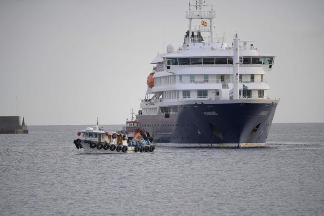 US passengers from the Dutch flagged hantavirus-stricken cruise ship MV Hondius are transferred by boat to the industrial port of Granadilla de Abona on the island of Tenerife in Spain's Canary Islands on May 10, 2026. Repatriation flights for the nearly 150 passengers onboard the ship hit by a deadly hantavirus outbreak got underway as passengers and some crew members were transferred to shore on smaller vessels then by bus to the airport and then flown home after weeks at sea. (Photo by JORGE GUERRERO / AFP)