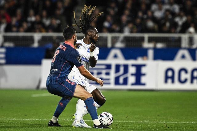 Auxerre's Chilean defender #04 Francisco Sierralta (R) fights for the ball with Nice's French midfielder #08 Morgan Sanson (L) during the French L1 football match between AJ Auxerre and OGC Nice at the Stade de l'Abbe-Deschamps in Auxerre, central France, on May 10, 2026. (Photo by JEFF PACHOUD / AFP)