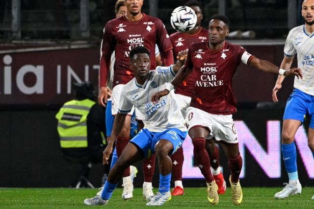 Lorient's Burkinabe defender #43 Arsene Kouassi (L) fights for the ball with Metz's Senegalese defender #70 Bouna Sarr (R) during the French L1 football match between FC Metz and FC Lorient at Saint-Symphorien stadium in Longeville-les-Metz, northeastern France, on May 10, 2026. (Photo by Jean-Christophe VERHAEGEN / AFP)