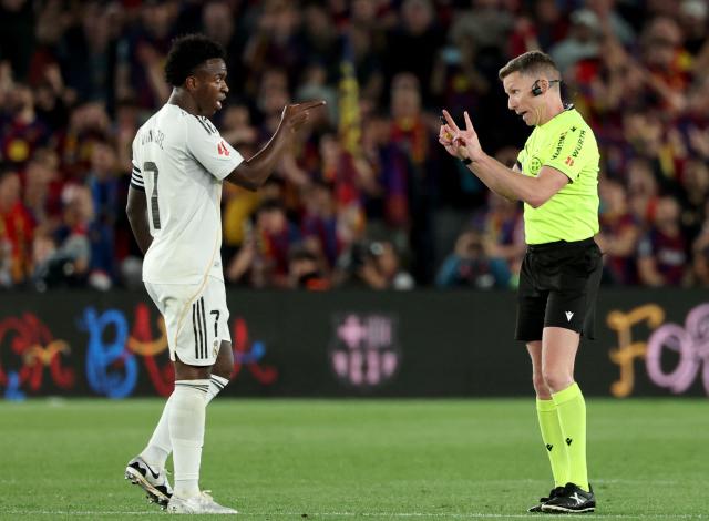 Real Madrid's Brazilian forward #07 Vinicius Junior discusses with Spanish referee Alejandro Hernandez during the Spanish league football match between FC Barcelona and Real Madrid CF at Camp Nou Stadium in Barcelona on May 10, 2026. (Photo by Lluis GENE / AFP)