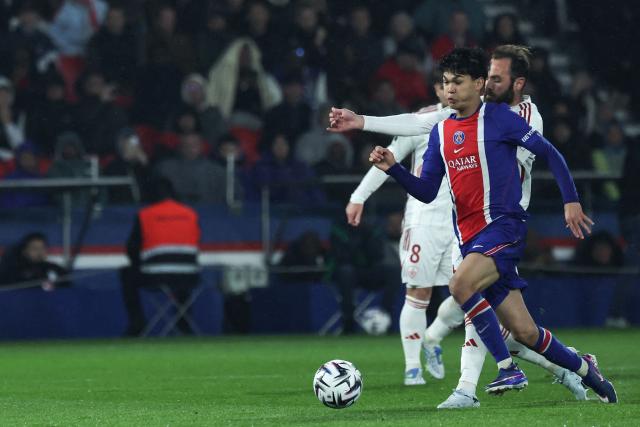 Paris Saint-Germain's Spanish midfielder #27 Dro Fernandez runs with the ball during the French L1 football match between Paris Saint-Germain (PSG) and Stade Brestois 29 (Brest) at the Parc des Princes stadium in Paris on May 10, 2026. (Photo by Xavier GALIANA / AFP)