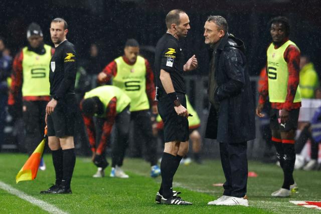 Referee Thomas Leonard (C) talks with Rennes' French head coach Franck Haise (2nd R) from the sidelines during the French L1 football match between Stade Rennais FC and Paris FC at the Roazhon Park stadium in Rennes, western France on May 10, 2026. (Photo by SIMON WOHLFAHRT / AFP)