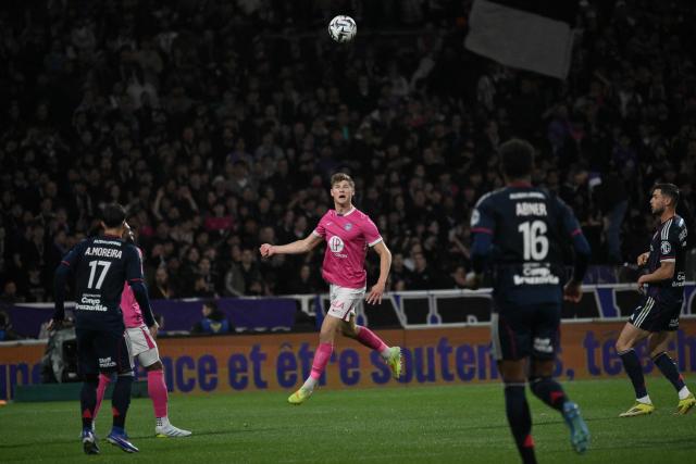 Toulouse's English defender #04 Charlie Cresswell (C) heads the ball during the French L1 football match between Toulouse FC and Olympique Lyonnais (OL) at the TFC Stadium in Toulouse, southwestern France, on May 10, 2026. (Photo by Ed JONES / AFP)