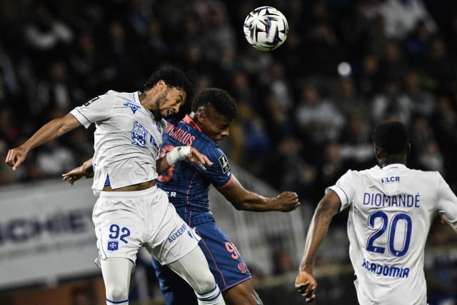 Auxerre’s French-Ivorian defender #92 Clement Akpa (L) and Nice’s Spanish forward #90 Kevin Carlos go for a header during the French L1 football match between AJ Auxerre and OGC Nice at the Stade de l'Abbe-Deschamps in Auxerre, central France, on May 10, 2026. (Photo by JEFF PACHOUD / AFP)