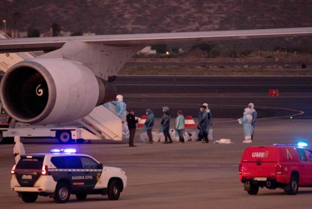 Passengers evacuated from the Dutch flagged hantavirus-stricken cruise ship MV Hondius prepare to board a plane bound for US at the Tenerife Sur-Reina Sofia airport on the island of Tenerife in Spain's Canary Islands on May 10, 2026. More than 90 of nearly 150 people on a cruise ship struck by a deadly hantavirus outbreak have been evacuated by repatriation flights from the Canary Islands, Spanish authorities said. (Photo by Antonio Sempere / AFP)
