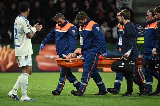 Angers' French midfielder #6 Louis Mouton is carried off on a stretcher during the French L1 football match between SCO Angers and RC Strasbourg Alsace (RCSA) at the Stade Raymond-Kopa in Angers on Mayh 10, 2026. (Photo by Sebastien Salom-Gomis / AFP)