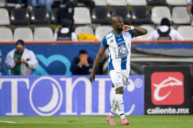 Pachuca's Ecuadorian forward #10 Enner Valencia celebrates scoring his team's first goal during the Liga MX Clausura quarter-finals second leg football match between Pachuca and Toluca at Miguel Hidalgo stadium in Pachuca, Hidalgo state, Mexico on May 10, 2026. (Photo by Alfredo ESTRELLA / AFP)