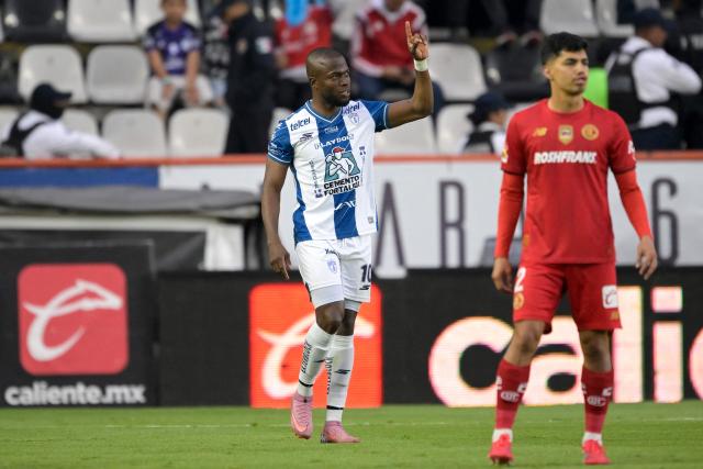 Pachuca's Ecuadorian forward #10 Enner Valencia celebrates scoring his team's first goal during the Liga MX Clausura quarter-finals second leg football match between Pachuca and Toluca at Miguel Hidalgo stadium in Pachuca, Hidalgo state, Mexico on May 10, 2026. (Photo by Alfredo ESTRELLA / AFP)