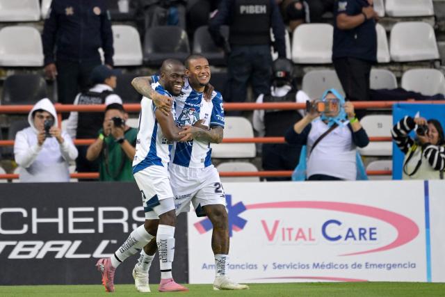 Pachuca's Ecuadorian forward #10 Enner Valencia (L) celebrates with teammate Brazilian forward #29 Kenedy (R) after scoring his team's first goal during the Liga MX Clausura quarter-finals second leg football match between Pachuca and Toluca at Miguel Hidalgo stadium in Pachuca, Hidalgo state, Mexico on May 10, 2026. (Photo by Alfredo ESTRELLA / AFP)