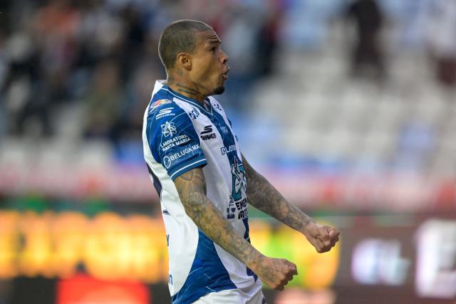 Pachuca's Brazilian forward #29 Kenedy celebrates scoring his team's second goal during the Liga MX Clausura quarter-finals second leg football match between Pachuca and Toluca at Miguel Hidalgo stadium in Pachuca, Hidalgo state, Mexico on May 10, 2026. (Photo by Alfredo ESTRELLA / AFP)