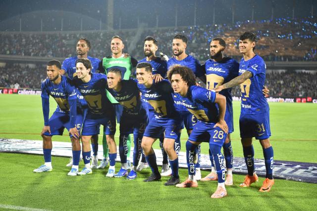 Pumas players pose for pictures before the Liga MX Clausura quarter-final second leg football match between Pumas and America at the Olimpico Universitario stadium in Mexico City on May 10, 2026. (Photo by Rodrigo Oropeza / AFP)