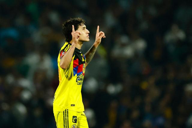 America's US forward #10 Alejandro Zendejas reacts after scoring his team's second goal from the penalty spot during the Liga MX Clausura quarter-final second leg football match between Pumas and America at Olimpico Universitario stadium in Mexico City on May 10, 2026. (Photo by Rodrigo Oropeza / AFP)