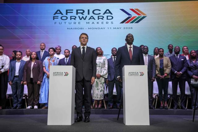 France's President Emmanuel Macron (L) and Kenya's President William Ruto (R) takes part in the youth session Africa Forward: Future Makers during the Africa Forward summit in Nairobi on May 11, 2026. (Photo by Ludovic MARIN / AFP)