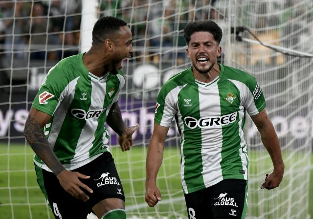 TOPSHOT - Real Betis' Spanish midfielder #08 Pablo Fornals (R) celebrates scoring his team's second goal during the Spanish league football match between Real Betis and Elche CF at Benito Villamarin Stadium in Seville on May 12, 2026. (Photo by CRISTINA QUICLER / AFP)