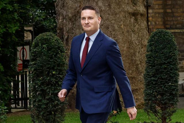 Britain's Health Secretary Wes Streeting arrives at Downing Street to meet with the prime minister in central London on May 13, 2026. Britain's Prime Minister Keir Starmer, fighting to face down a revolt within his ruling Labour party, has promised his government will be "better" and bolder to assuage disgruntled voters impatient for change. (Photo by Brook Mitchell / AFP)