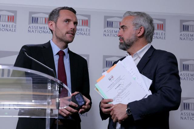 (From R) Ecologiste et Social's MP Alexis Corbiere, rapporteur of a museum security inquiry commission (Commission d'enquete parlementaire sur les musees) and Droite Republicaine's MP Alexandre Portier, president of the Committee on Cultural Affairs and Education attend a press conference following the publication of the report of inquiry into the protection of national heritage and the security of museums, at The National Assembly, France's lower house of parliament in Paris on May 13, 2026. (Photo by Thomas SAMSON / AFP)