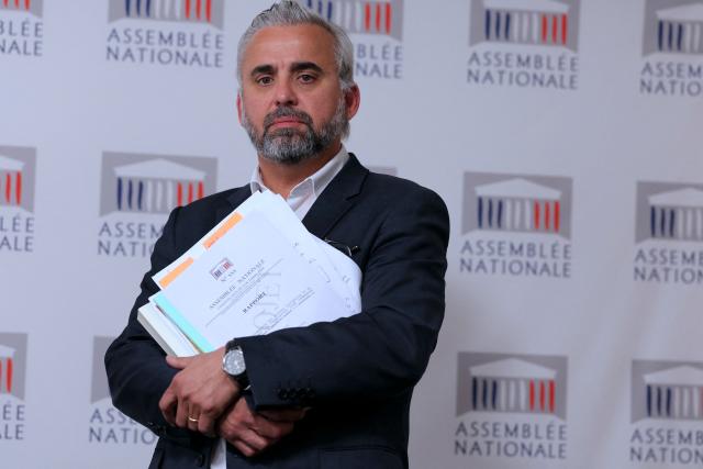 Ecologiste et Social's MP Alexis Corbiere, rapporteur of a museum security inquiry commission (Commission d'enquete parlementaire sur les musees) holds a report during a press conference following the publication of the report of inquiry into the protection of national heritage and the security of museums by the Committee on Cultural Affairs and Education, at The National Assembly, France's lower house of parliament in Paris on May 13, 2026. (Photo by Thomas SAMSON / AFP)