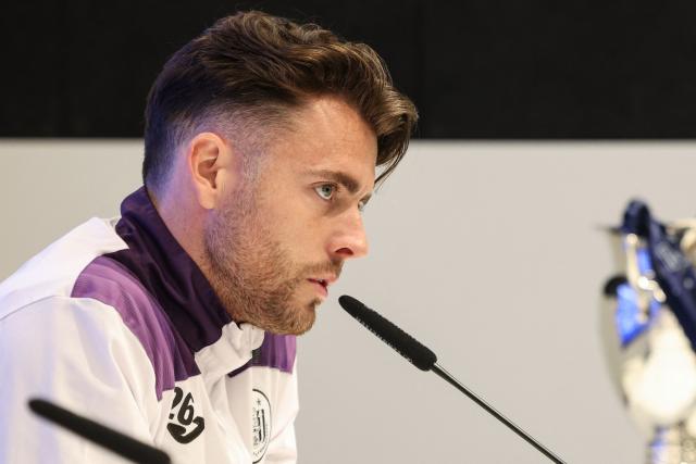 Anderlecht's Belgian goalkeeper #26 Colin Coosemans speaks to the media during a press conference on the eve of the Belgian Cup final football match between Royale Union Saint-Gilloise and RSC Anderlecht in Brussels on May 13, 2026 in Brussels. (Photo by BRUNO FAHY / Belga / AFP) / Belgium OUT