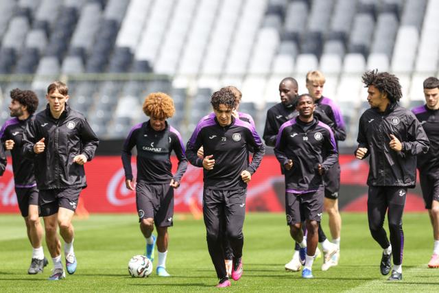 Anderlecht's Moroccan defender #79 Ali Maamar (C) takes part in a training session on the eve of the Belgian Cup final football match between Royale Union Saint-Gilloise and RSC Anderlecht in Brussels on May 13, 2026 in Brussels. (Photo by BRUNO FAHY / Belga / AFP) / Belgium OUT