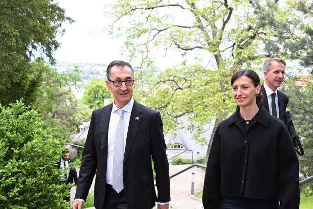 Baden-Wuerttemberg's new State Premier Cem Oezdemir (L) of the Greens and his wife Flavia Zaka arrive at Villa Reitzenstein in Stuttgart, southern Germany, after Oezdemir took over the post, on May 13, 2026.  (Photo by Bernd Weißbrod / POOL / AFP)