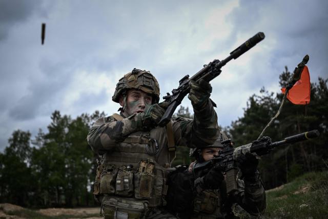 French Foreign Legion paratroopers from the 2nd Foreign Parachute Regiment (2e REP) take part in a trench assault during exercise LIBECCIU 2026 in La Courtine, central France, on May 13, 2026. More than 700 légionnaires are deployed across two French regions for the ten-day field exercise, sharpening the night-warfare and rapid-redeployment skills that define the Legion's airborne identity. (Photo by Philippe LOPEZ / AFP)