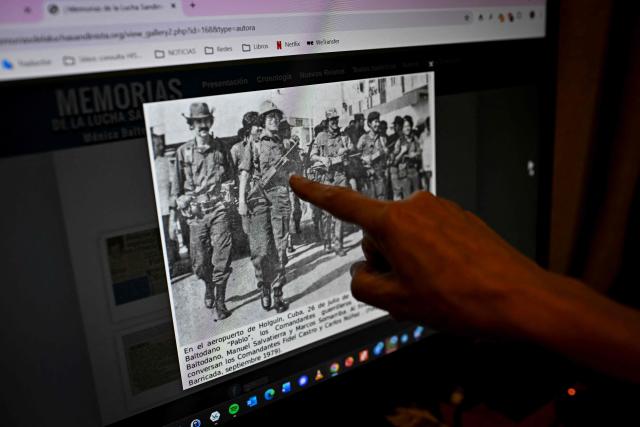 Former Sandinista National Liberation Front (FSLN) guerrilla commander Monica Baltodano shows a digital photograph from her time as a guerrilla fighter during an interview with AFP at her home in San Jose on May 10, 2026. Nicaragua’s co-president, Rosario Murillo, will not remain in power after Daniel Ortega’s death, said former guerrilla commander Baltodano in an interview with AFP whilst in exile in Costa Rica. (Photo by MARTIN BERNETTI / AFP)