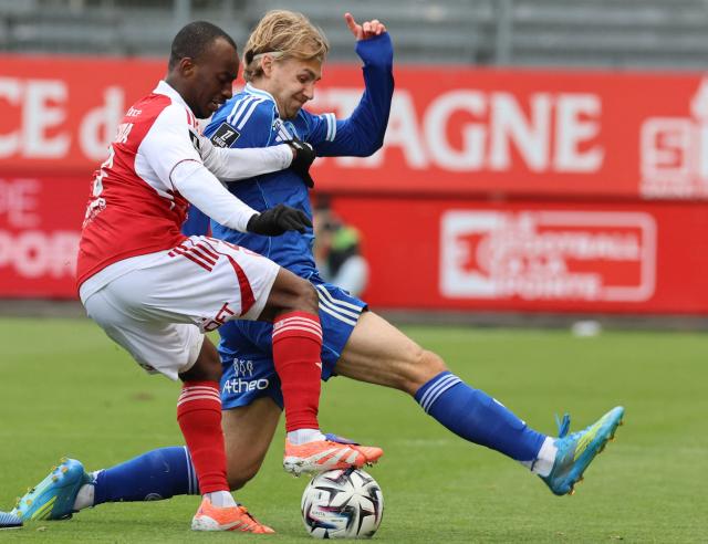Brest's Malian midfielder #23 Kamory Doumbia (L) vies with Strasbourg's Swedish midfielder #11 Sebastian Nanasi during the French L1 football match between Stade Brestois 29 (Brest) and RC Strasbourg Alsace (RCSA) at the Francis-Le-Ble Stadium in Brest on May 13, 2026. (Photo by Fred TANNEAU / AFP)