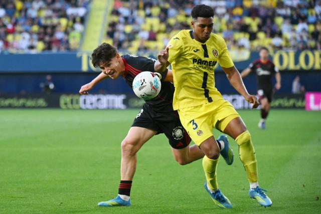 Sevilla's Spanish defender #36 Oso and Villarreal's US defender #03 Alexander Freeman fight for the ball during the Spanish league football match between Villarreal CF and Sevilla FC at La Ceramica Stadium in Vila-real on May 12, 2026. (Photo by JOSE JORDAN / AFP)