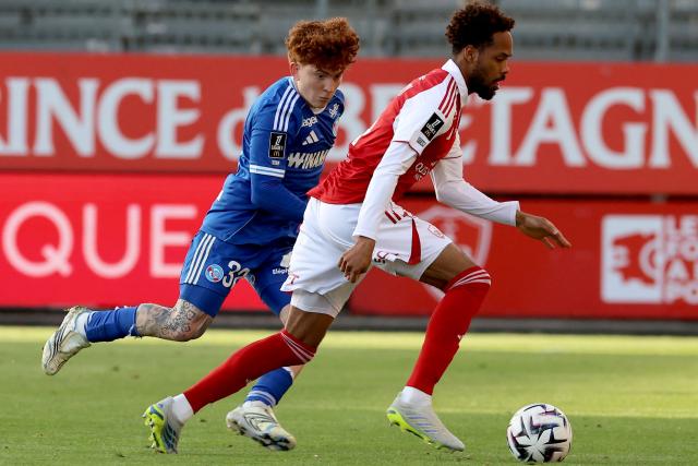 Brest's French forward #14 Remy Labeau-Lascary (R) fights for the ball with Strasbourg's Argentine midfielder #32 Valentin Barco (L) during the French L1 football match between Stade Brestois 29 (Brest) and RC Strasbourg Alsace (RCSA) at the Francis-Le-Ble Stadium in Brest on May 13, 2026. (Photo by Fred TANNEAU / AFP)