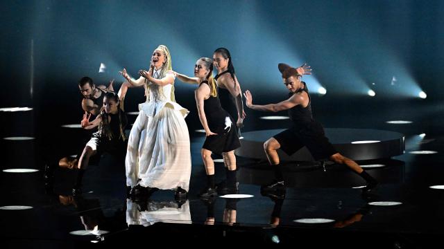France's singer Monroe Vata Rigby, aka Monroe and representing France with the song 'Regarde !', performs during a dress rehearsal for the second semi-final of the Eurovision Song Contest 2026 (ESC) at Wiener Stadthalle in Vienna, Austria on May 13, 2026. (Photo by Tobias SCHWARZ / AFP)