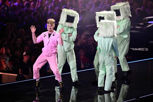 English musician Sam Battle, aka Look Mum No Computer and representing Great Britain with the song 'Eins, Zwei, Drei', performs during a dress rehearsal for the second semi-final of the Eurovision Song Contest 2026 (ESC) at Wiener Stadthalle in Vienna, Austria on May 13, 2026. (Photo by Tobias SCHWARZ / AFP)