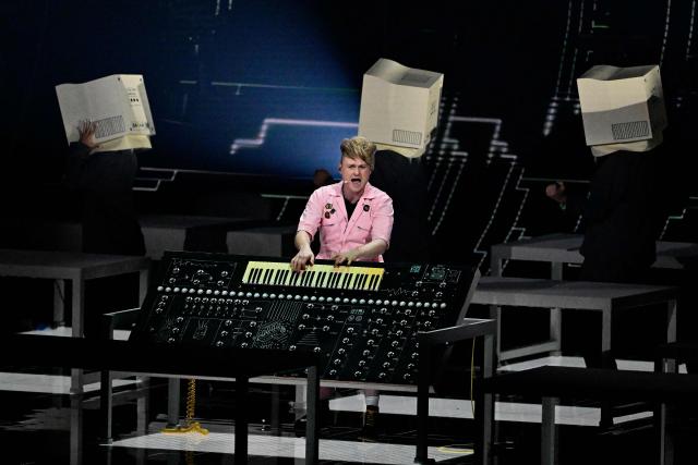 English musician Sam Battle, aka Look Mum No Computer and representing Great Britain with the song 'Eins, Zwei, Drei', performs during a dress rehearsal for the second semi-final of the Eurovision Song Contest 2026 (ESC) at Wiener Stadthalle in Vienna, Austria on May 13, 2026. (Photo by Tobias SCHWARZ / AFP)