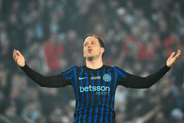 Inter Milan's Polish midfielder #07 Piotr Zielinski reacts after missing a goal opportunity during the Italian Cup (Coppa Italia) final football match between Lazio Rome and Inter Milan at the Olympic stadium in Rome on May 13, 2026. (Photo by Alberto PIZZOLI / AFP)